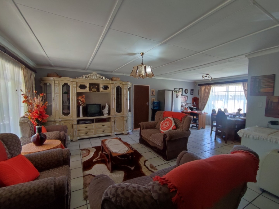 4 Bedroom Property for Sale in Pellissier Free State